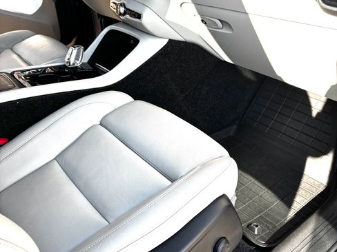 Used 2019 Volvo XC40 T5 Inscription image 4