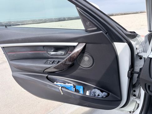 Used 2017 BMW 330e image 12