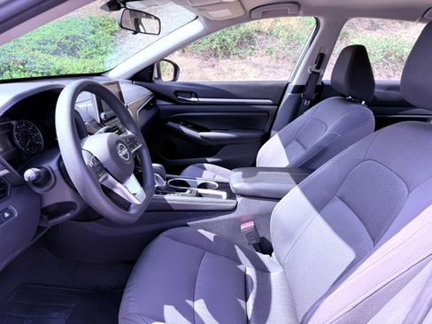 Used 2023 Nissan Altima 2.5 SV FWD image 9