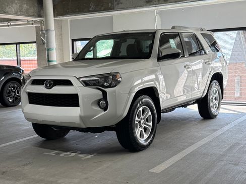 Used 2016 Toyota 4Runner SR5 image 1
