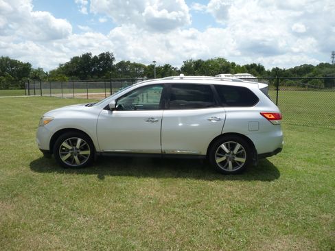 Used 2014 Nissan Pathfinder Platinum FWD image 23