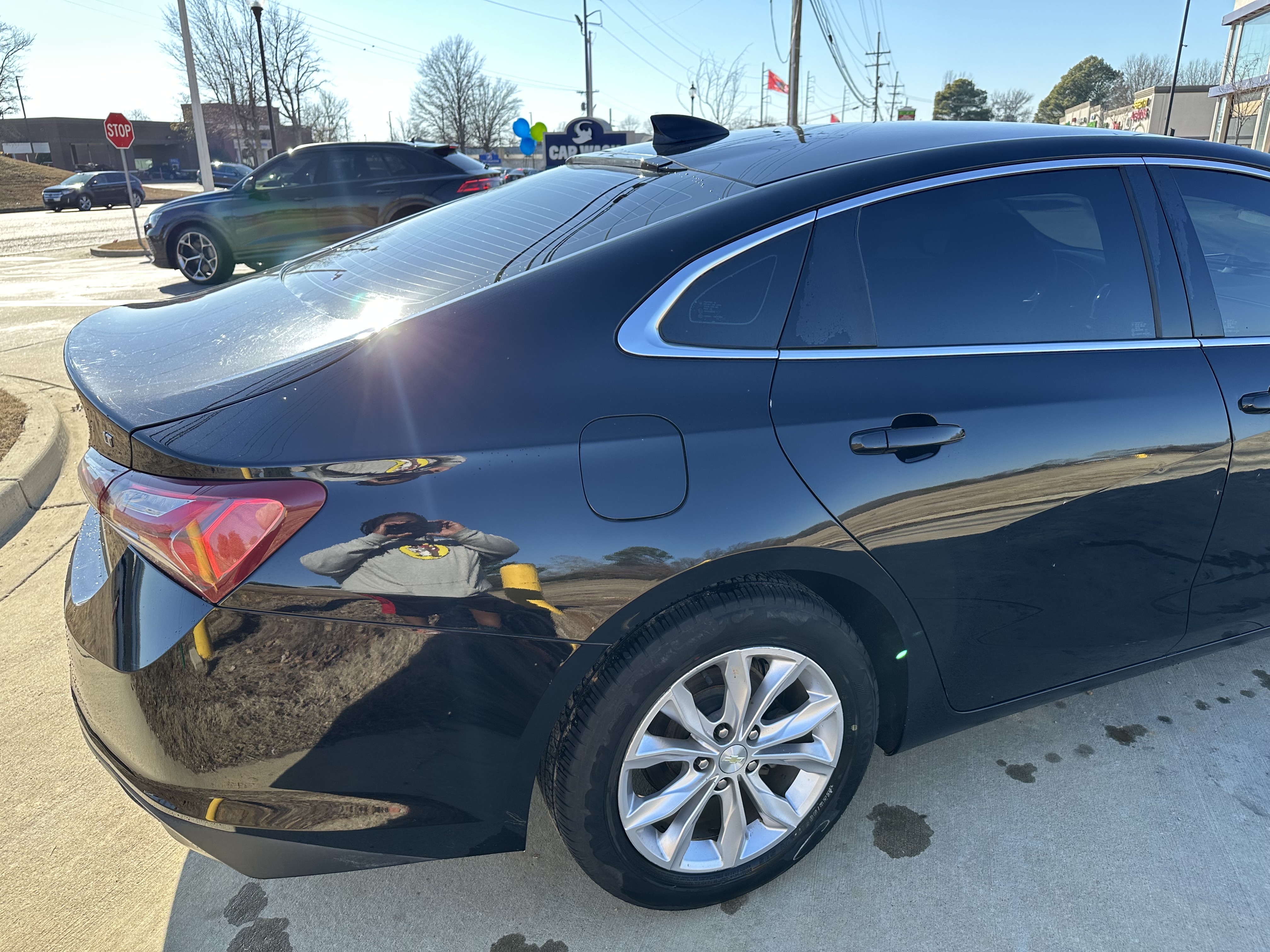 Used 2019 Chevrolet Malibu LT FWD image 2
