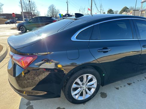Used 2019 Chevrolet Malibu LT image 2