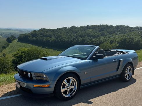 Used 2006 Ford Mustang GT Premium image 1