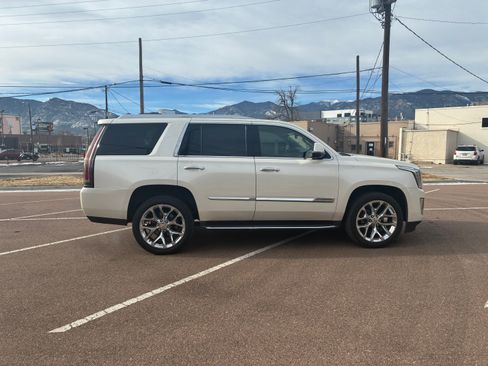 Used 2015 Cadillac Escalade Luxury image 6