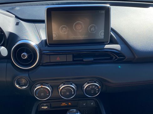 Used 2017 MAZDA MX-5 Miata RF Grand Touring image 9