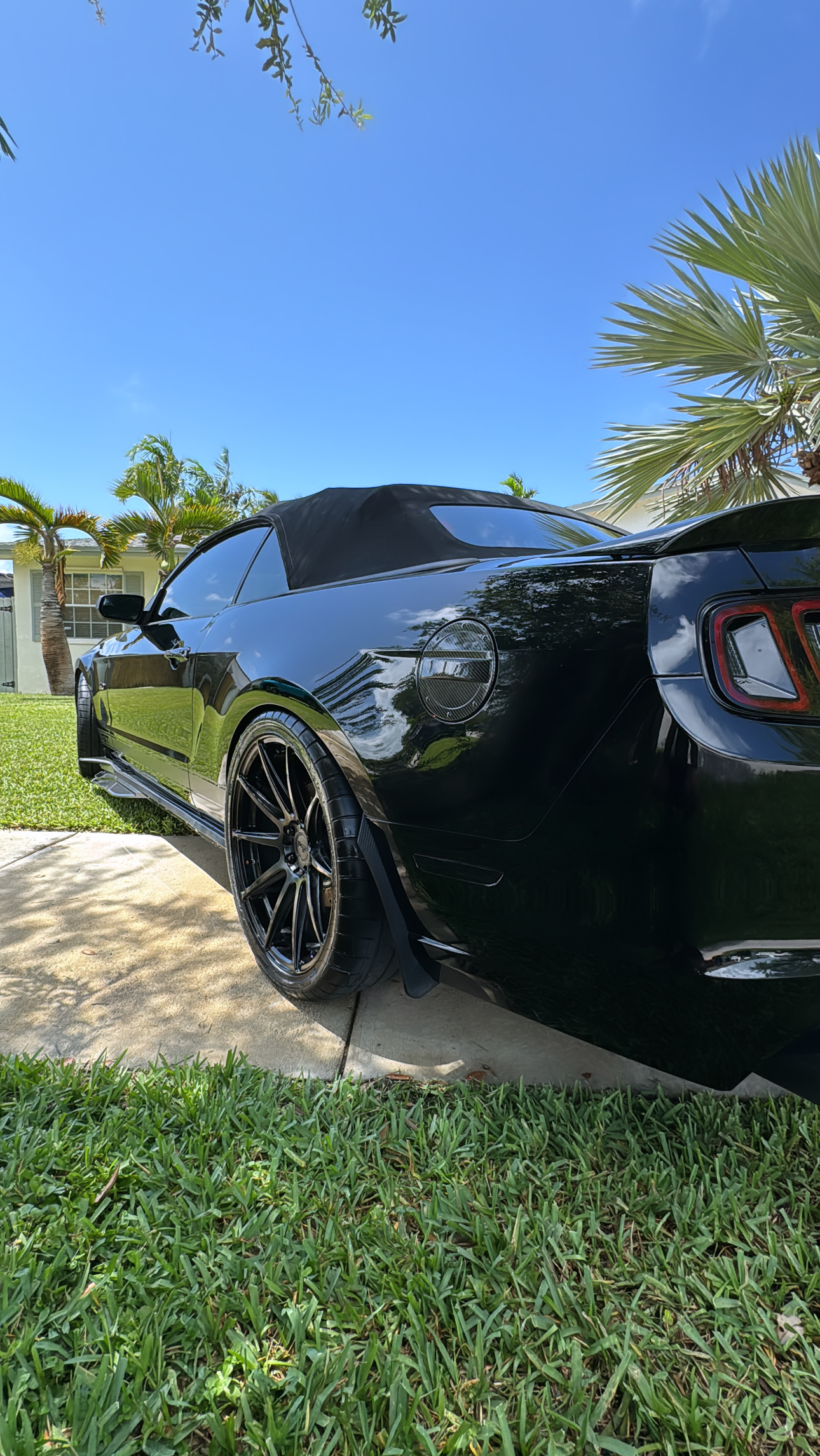 Used 2014 Ford Mustang GT Premium w/ Comfort Package RWD image 10