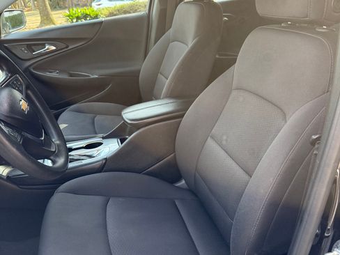 Used 2018 Chevrolet Malibu LT image 16