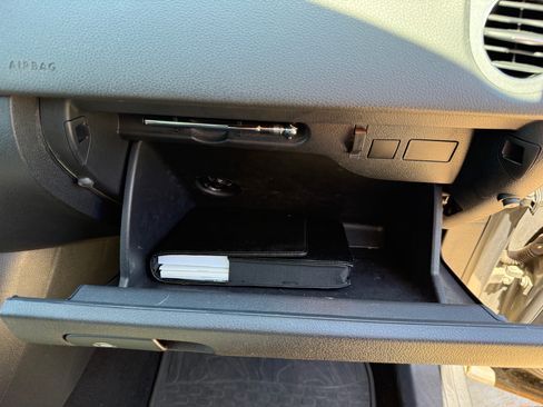 Used 2012 Volkswagen Tiguan SE FWD image 16