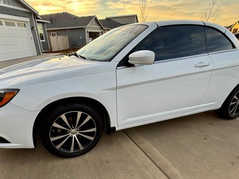 Used 2014 Chrysler 200 S image 1