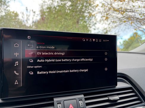 Used 2022 Audi Q5 e Premium Plus w/ Premium Plus Package image 27