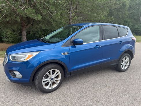 Used 2017 Ford Escape SE FWD image 1