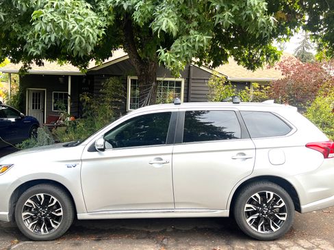 Used 2018 Mitsubishi Outlander SEL image 16