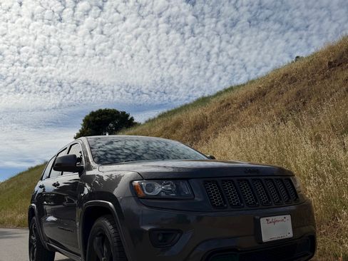 Used 2015 Jeep Grand Cherokee Altitude image 2