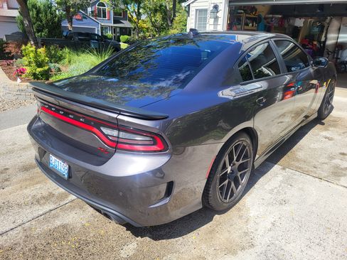 Used 2016 Dodge Charger R/T Scat Pack RWD image 4