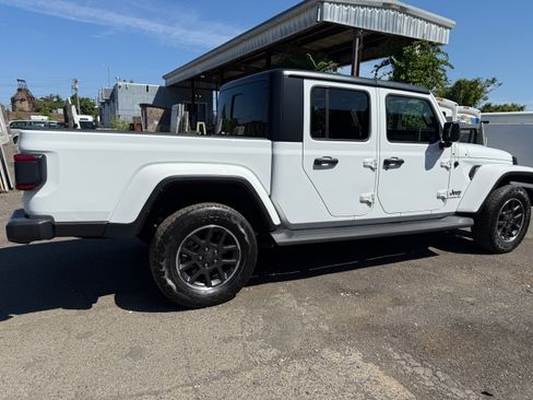 Used 2021 Jeep Gladiator Overland w/ LED Lighting Group image 6