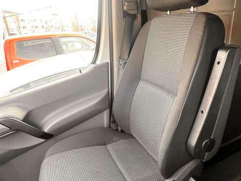 Used 2010 Mercedes-Benz Sprinter 2500 image 5