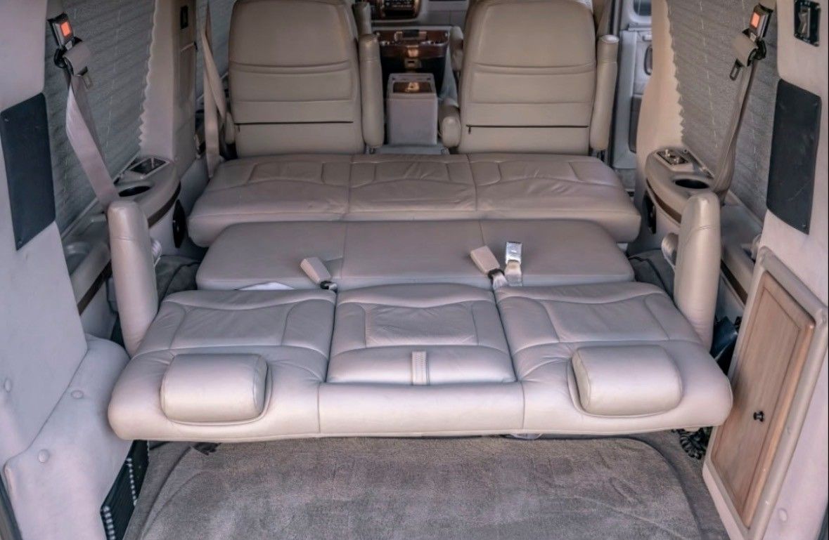 Used 2010 Chevrolet Express 1500 w/ Preferred Equipment Group RWD image 15