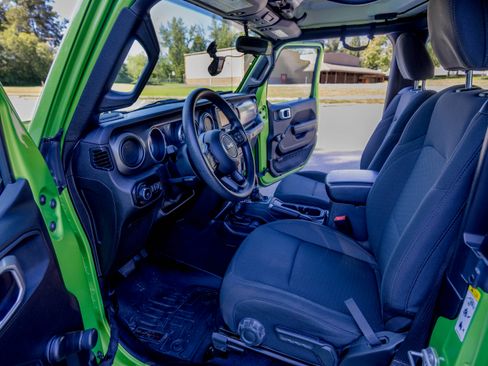 Used 2018 Jeep Wrangler Sport AWD/4WD image 10