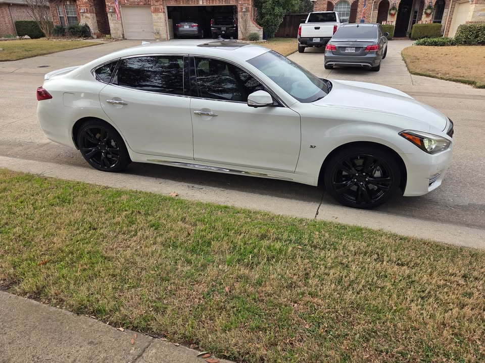 Used 2015 INFINITI Q70 L 3.7 RWD image 2