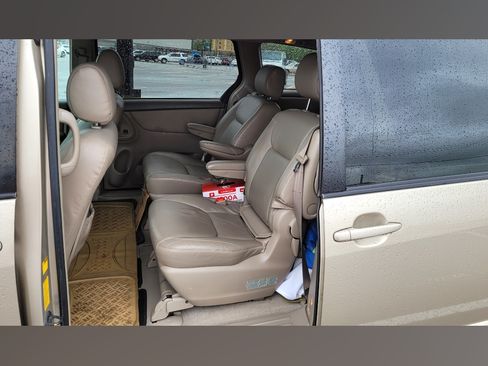 Used 2004 Toyota Sienna FWD image 8