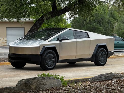 Used 2025 Tesla Cybertruck AWD Crew Cab image 2