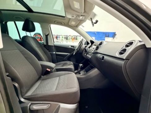 Used 2013 Volkswagen Tiguan S image 2