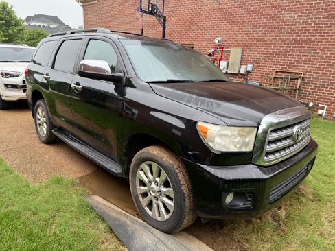 Used 2011 Toyota Sequoia Platinum image 2