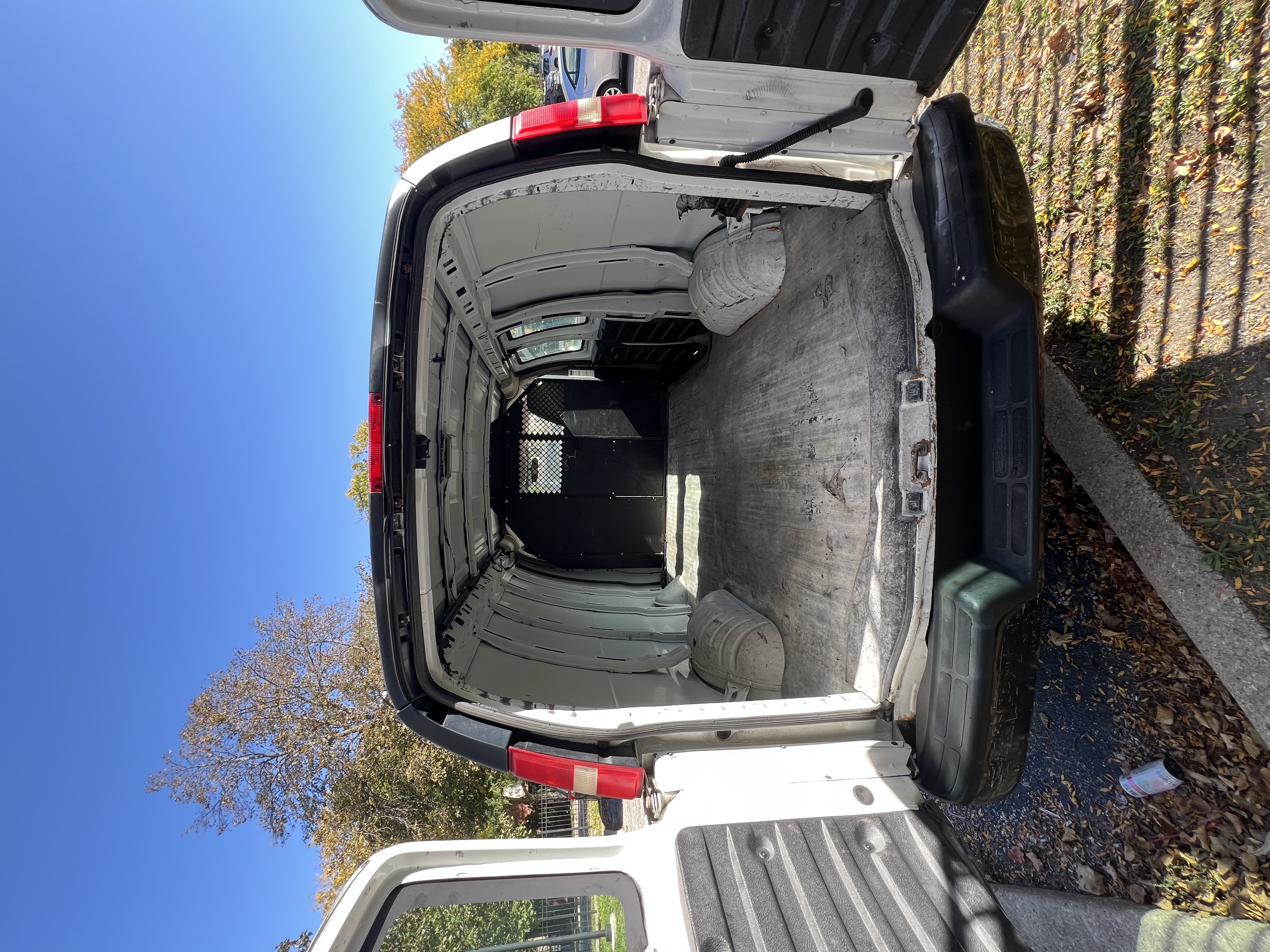 Used 2011 Chevrolet Express 3500 RWD image 10