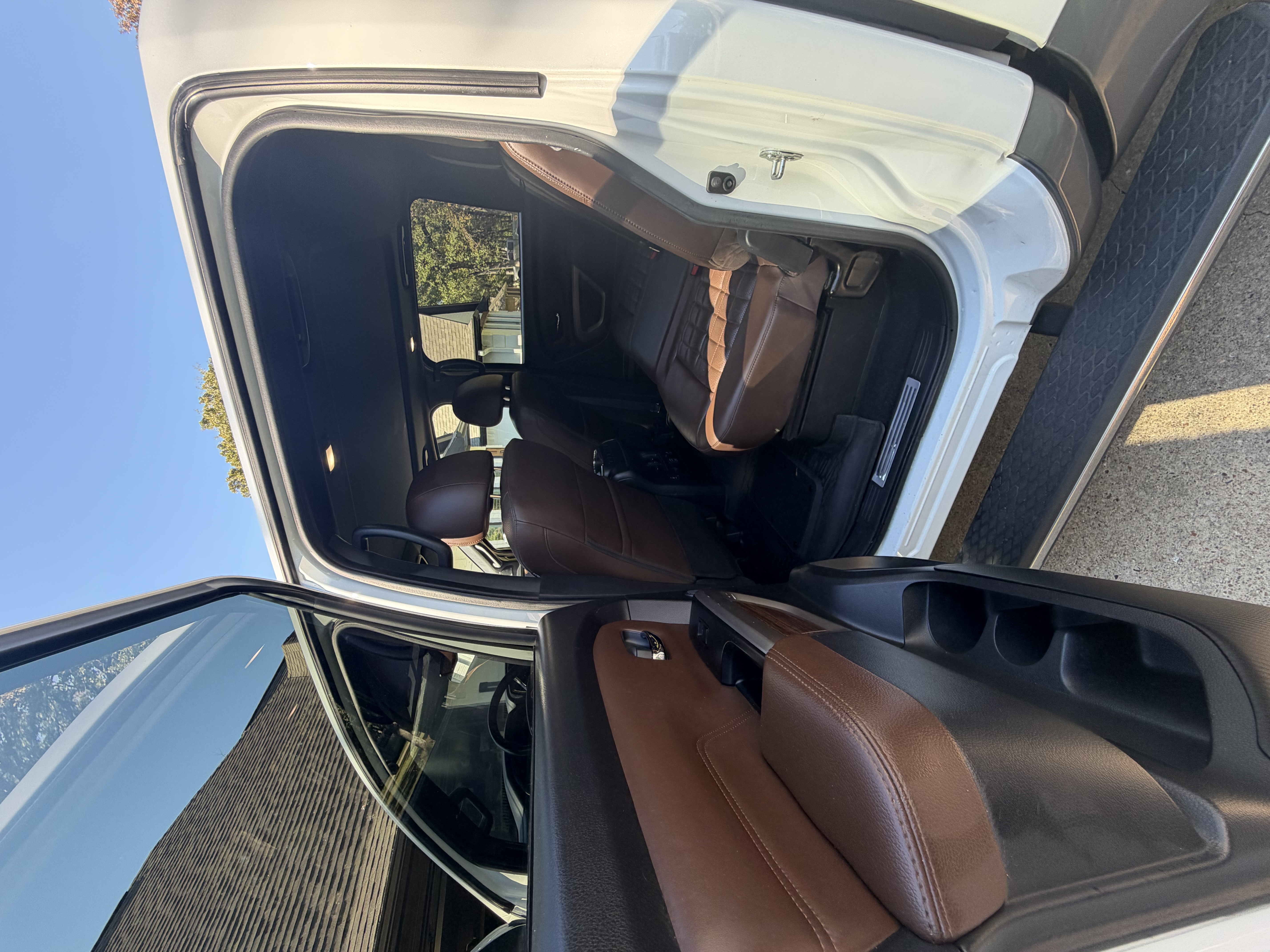 Used 2024 Nissan Titan Platinum Reserve w/ Moonroof Package AWD/4WD image 9