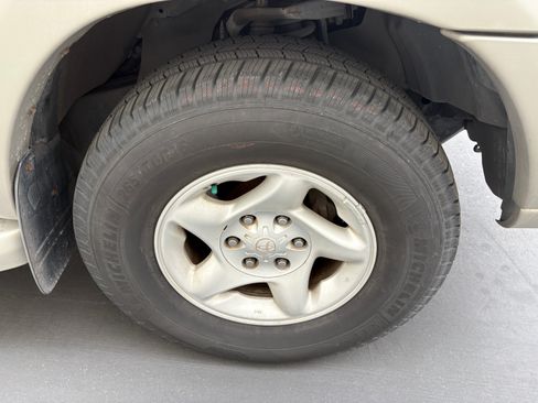 Used 2002 Toyota Sequoia SR5 image 21