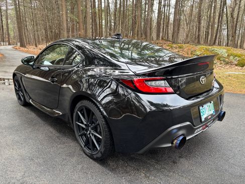 Used 2025 Toyota GR86 Premium w/ ALL Weather Mat Package (TMS) image 5