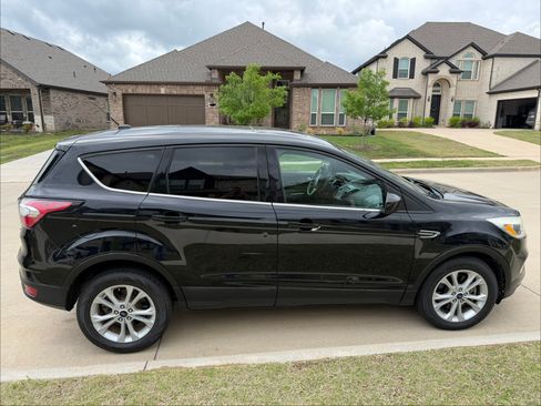 Used 2017 Ford Escape SE image 6