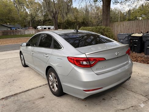 Used 2017 Hyundai Sonata SE image 2