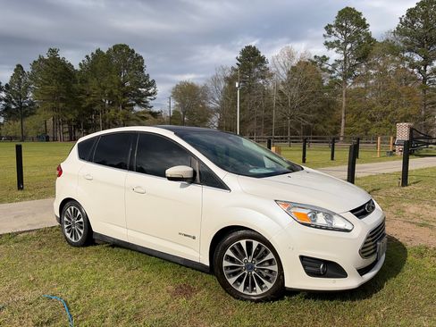 Used 2017 Ford C-MAX Titanium w/ Equipment Group 301A image 1