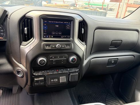 Used 2026 Chevrolet Silverado 1500 Custom Trail Boss w/ LPO, Dark Essentials Package AWD/4WD image 4
