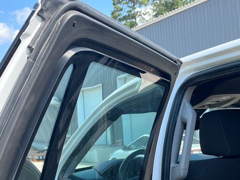 Used 2018 Chevrolet Tahoe 2WD image 15
