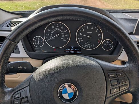 Used 2016 BMW 320i Sedan RWD image 13