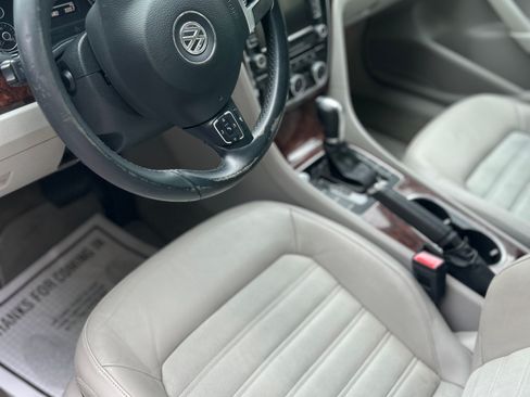 Used 2013 Volkswagen Passat 2.5 SEL Premium image 11
