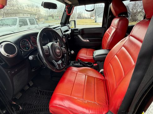 Used 2011 Jeep Wrangler Unlimited Rubicon w/ Dual Top Group image 18