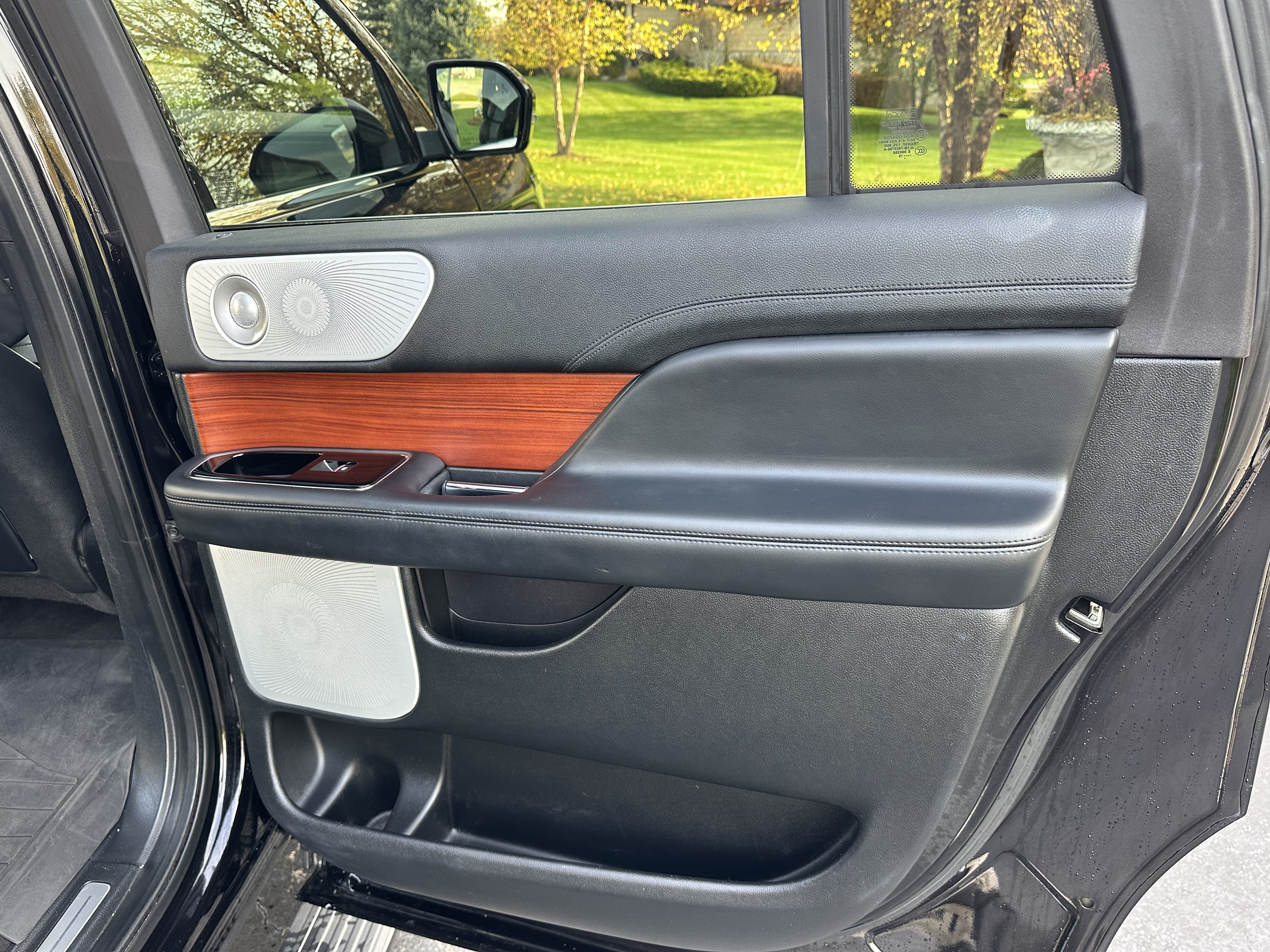 Used 2019 Lincoln Navigator L Reserve AWD/4WD image 16