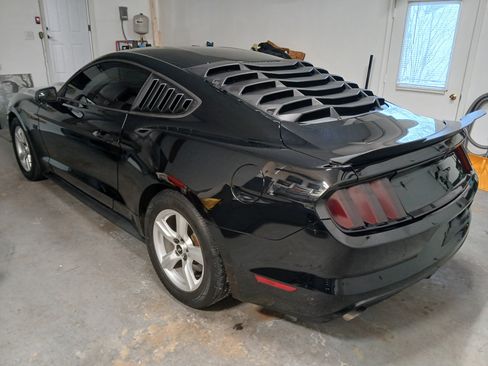 Used 2017 Ford Mustang Coupe image 2