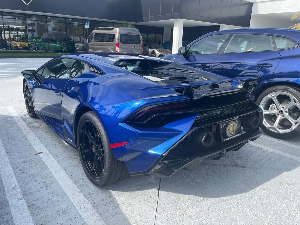 Used 2023 Lamborghini Huracan Tecnica RWD image 4
