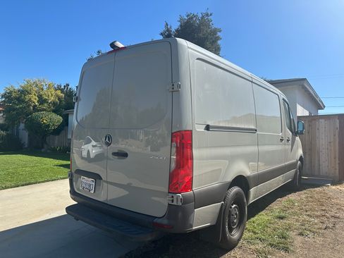 Used 2021 Mercedes-Benz Sprinter 2500 image 4