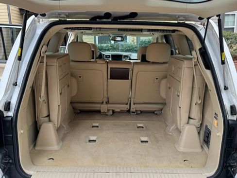 Used 2014 Lexus LX 570 4WD image 19