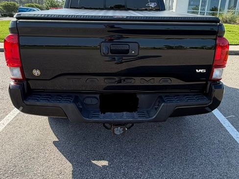 Used 2017 Toyota Tacoma TRD Sport w/ Tow Package AWD/4WD image 8