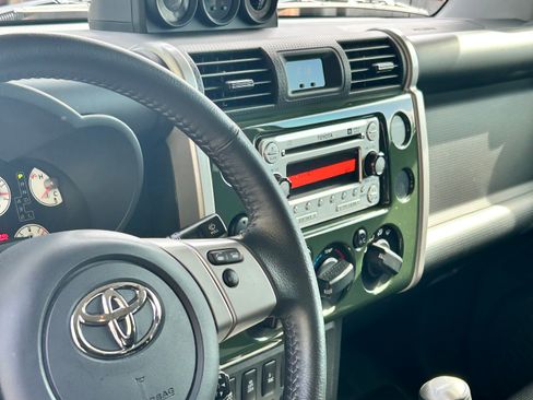 Used 2014 Toyota FJ Cruiser 4WD image 5