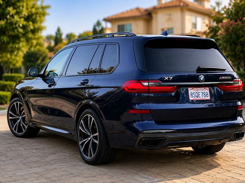 Used 2021 BMW X7 M50i AWD/4WD image 4