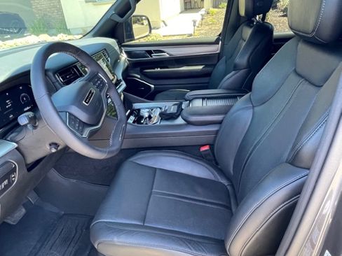 Used 2023 Jeep Wagoneer Series II image 4