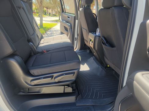 Used 2025 Chevrolet Suburban LS image 9